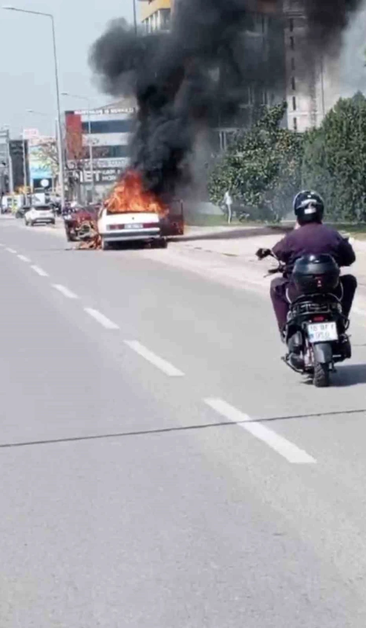 Bursa’da otomobil alevlere teslim oldu
