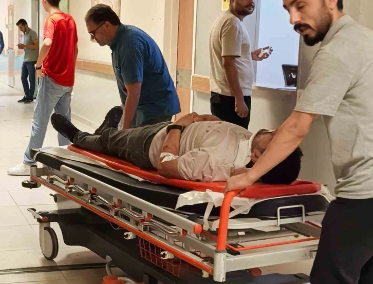 Bursa’da otomobil kamyona çarptı: 1’i ağır 2 yaralı
