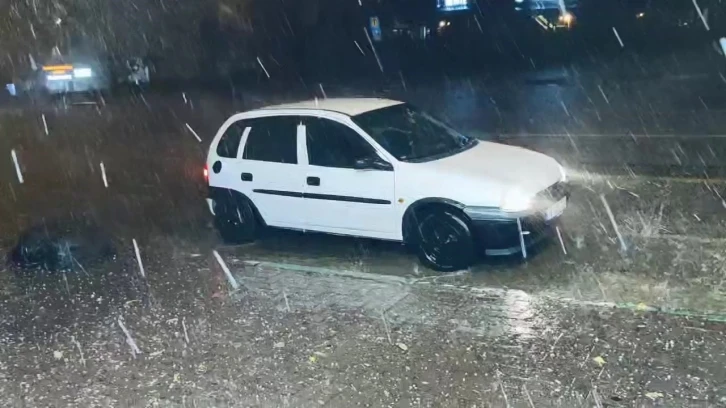 Bursa’da sağanak yağış ve dolu böyle görüntülendi
