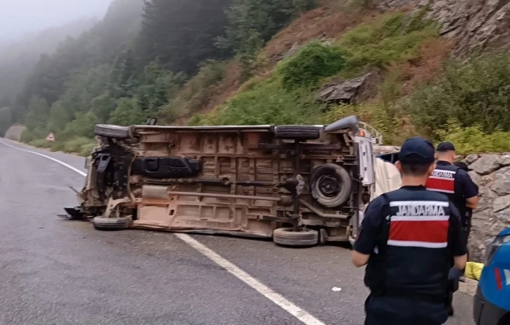 Bursa’da tarım işçilerini taşıyan minibüs devrildi: 4’ü çocuk 10 yaralı
