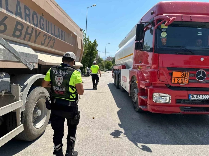 Bursa’da tehlike saçan hafriyat kamyon sürücüleri teker teker yakalandı
