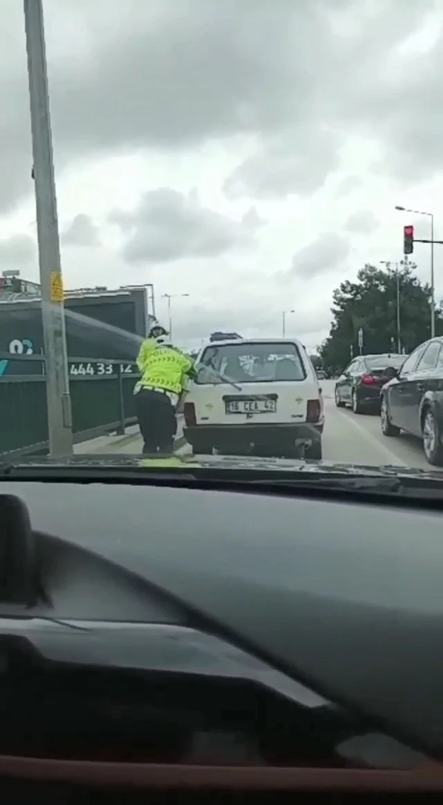 Bursa’da trafik polisinden takdir toplayan hareket
