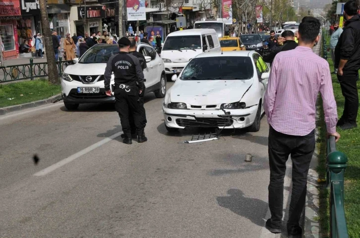 Bursa’da yaya geçidinde feci kaza: Anne hayatını kaybetti, çocukları yaralandı
