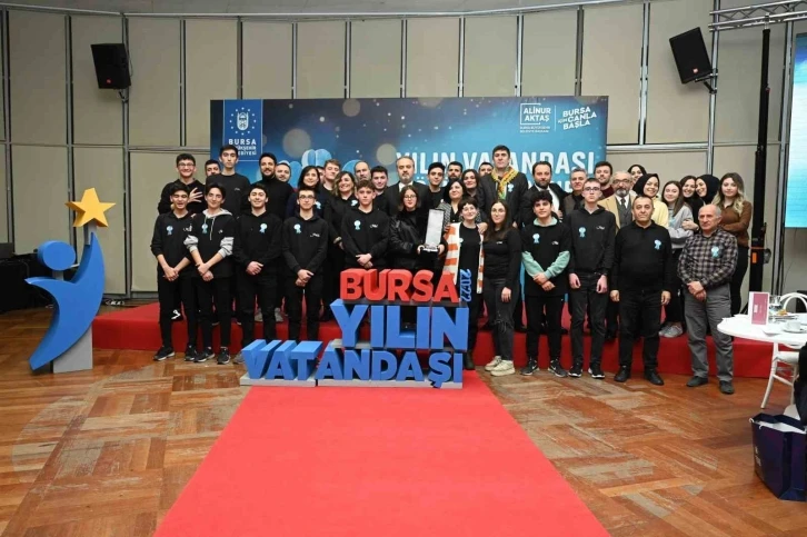 Bursa’da yılın vatandaşı öğretmenler oldu
