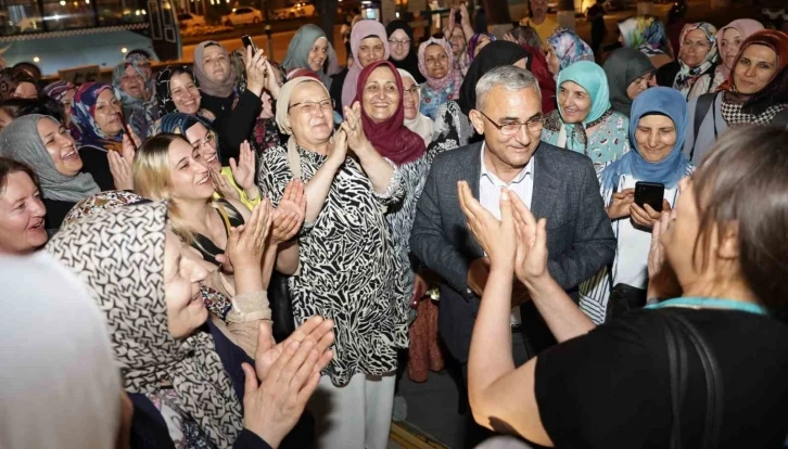 Bursa’ya giden kadınlar, şehre dönüşte Belediye Başkanı Alim Işık tarafından karşıladı
