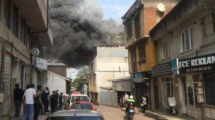 Bursa'da sandalye fabrikasında yangın