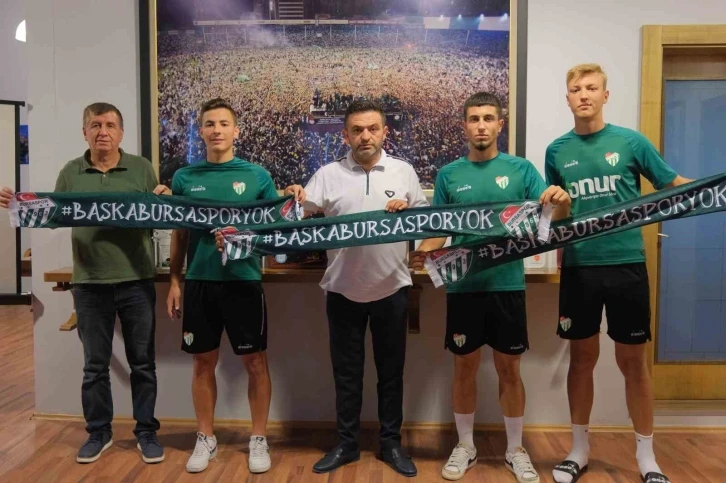 Bursaspor, 3 futbolcuyla profesyonel sözleşme imzaladı
