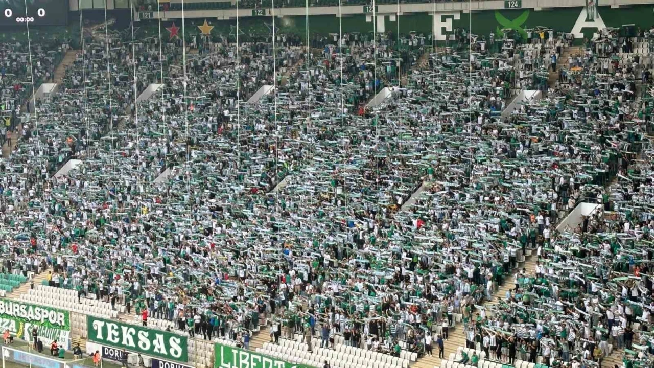 Bursaspor 43 bin 160 taraftarla yeni rekora ulaştı
