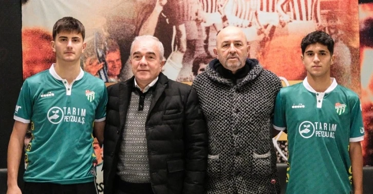 Bursaspor Kulübü, Ahmet Hakan Atış ve Ahmet Berke Ay’la profesyonel sözleşme imzaladı
