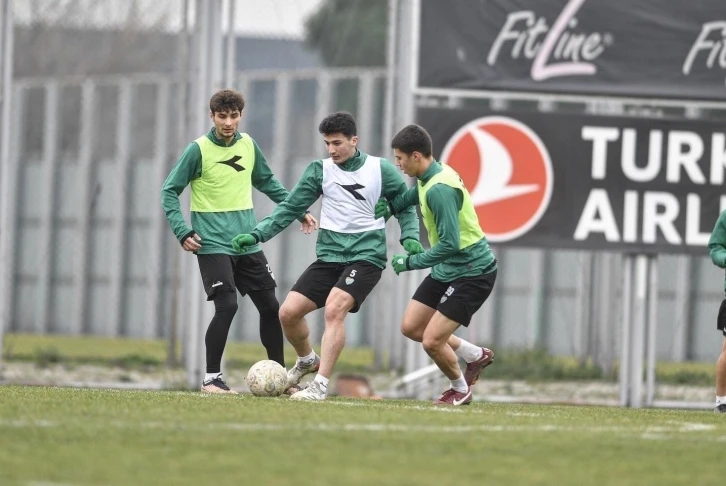 Bursaspor topa sahip olma çalışması yaptı
