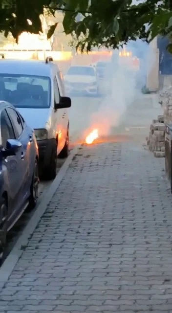 Büyükçekmece’de yeraltı elektrik kablolarında yangın
