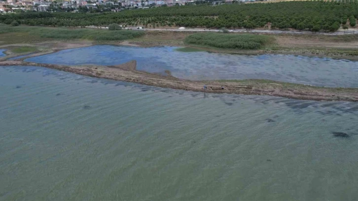 Büyükçekmece Gölü’nde su seviyesi yüzde 18’e geriledi: Göl havadan görüntülendi
