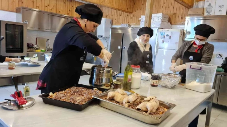 Büyükçekmeceli göçmenler ülkelerinin yöresel lezzetlerini tanıttı
