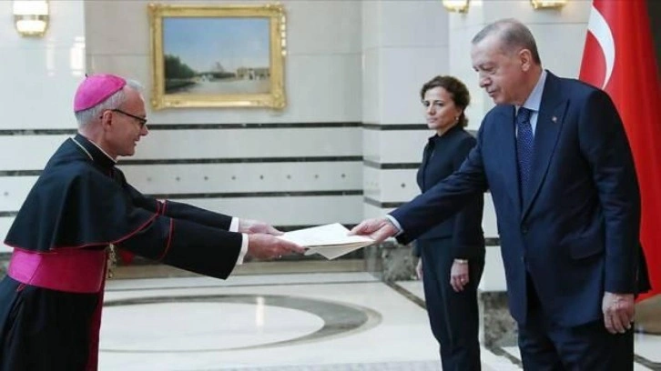 Büyükelçilerden Cumhurbaşkanı Erdoğan'a güven mektubu