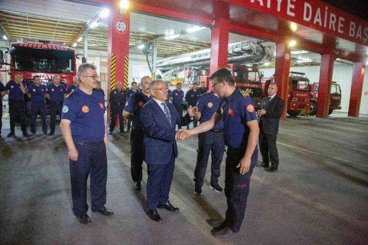 Büyükkılıç, Mersin’de fedakarca görev yapan itfaiye erlerini karşıladı
