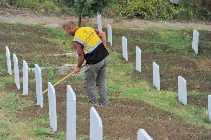 Büyükşehir 153 kimsesizin mezar taşını yaptırdı
