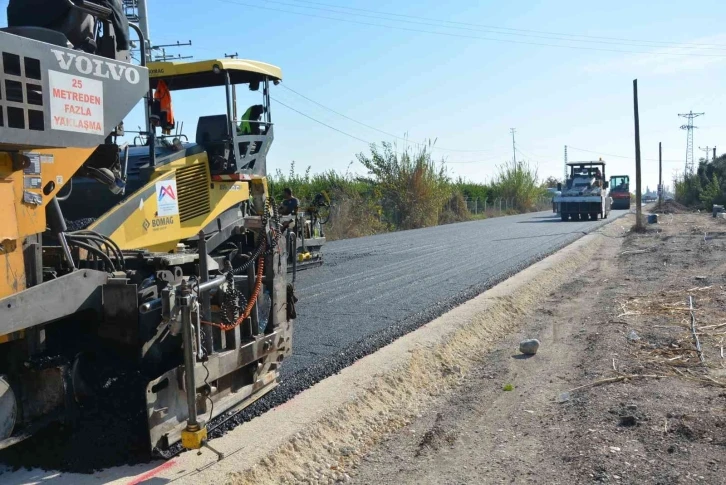 Büyükşehir, asfalt çalışmalarına Tarsus’ta devam ediyor
