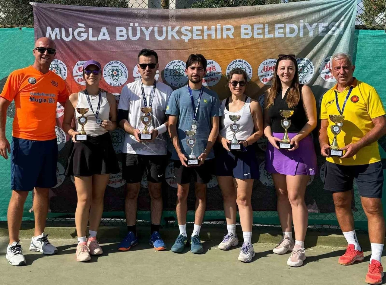 Büyükşehir Belediyesi 6. Geleneksel Cumhuriyet Kupası Karma Tenis Turnuvası Dalaman’da yapıldı
