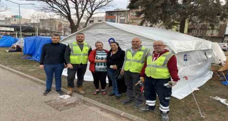 Büyükşehir Belediyesi deprem bölgesinde yaraları sarıyor