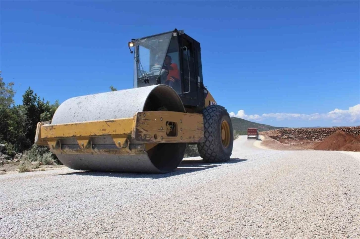 Büyükşehir Belediyesi, kırsal bölgelerde asfalt çalışmalarına hız verdi
