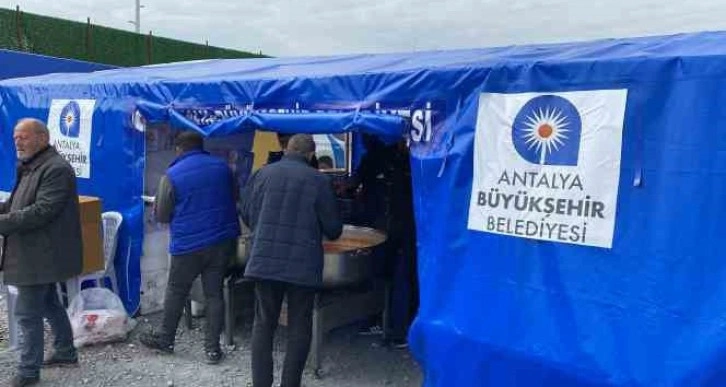 Büyükşehir Belediyesi’nin deprem bölgesine desteği sürüyor