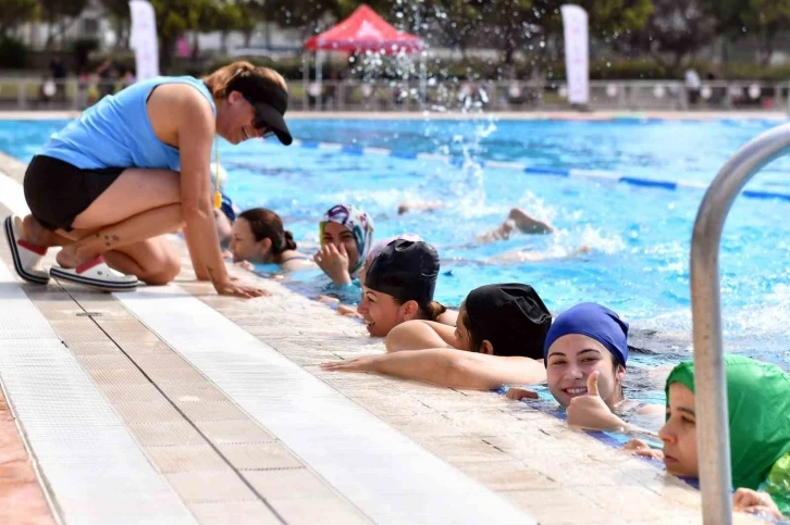 Büyükşehir Belediyesinin yaz dönemi yüzme kursu eğitimleri sona erdi
