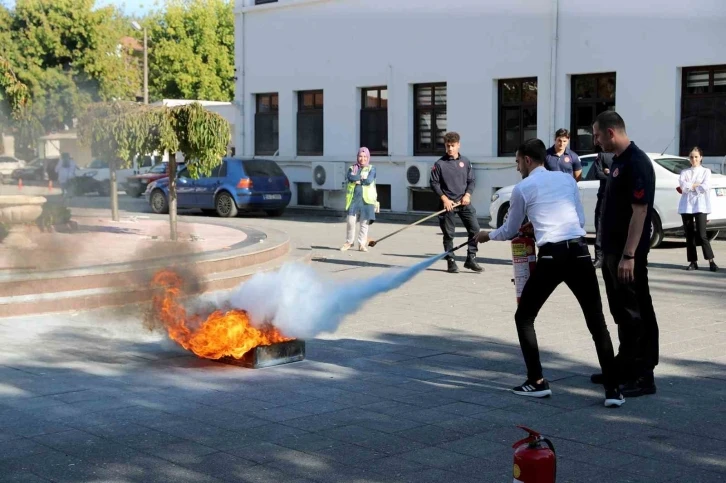 Büyükşehir çalışanları ateşe müdahaleyi öğrendi
