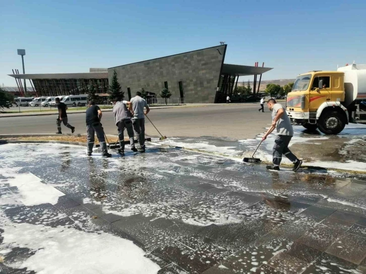 Büyükşehir’den Şehirlerarası Otobüs Terminali’nde kapsamlı temizlik
