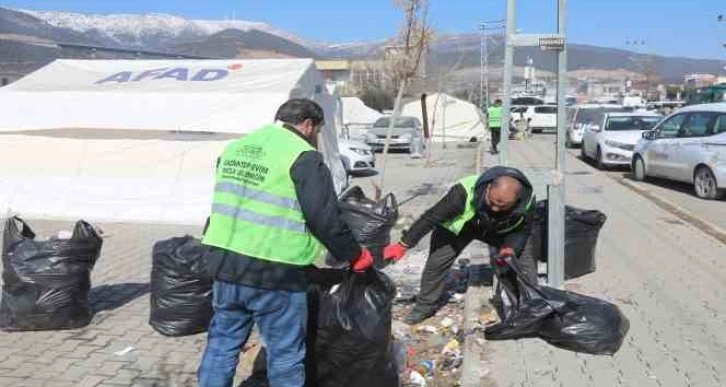 Büyükşehir depremin yaralarını sarmak için yoğun çaba harcıyor