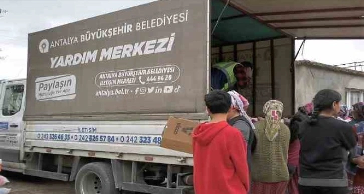 Büyükşehir, Gaziantep’te iftar çadırları kurdu