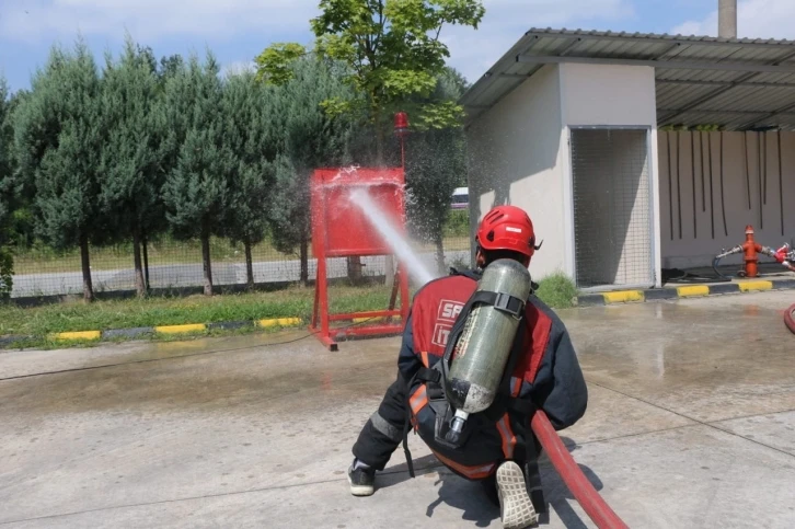 Büyükşehir geleceğin itfaiyecilerini eğitiyor
