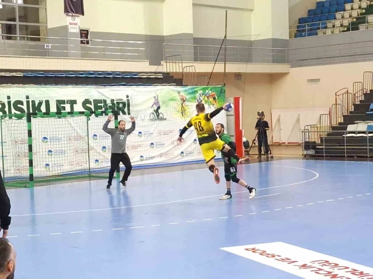 Büyükşehir Hentbol 34-37 skorla evinde kaybetti
