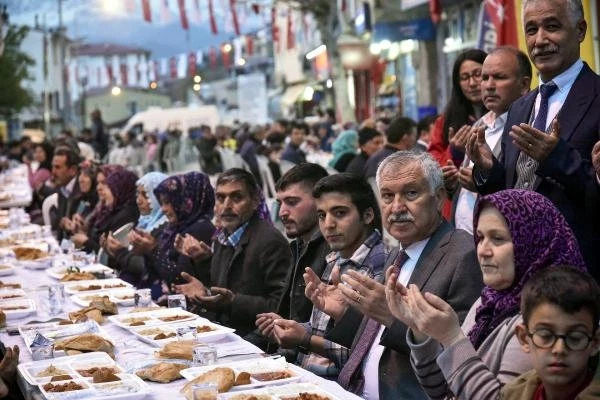 Büyükşehir’in iftar programları merkez ve kırsal ilçelerde sürüyor