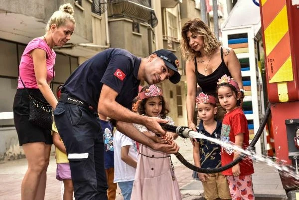  Büyükşehir İtfaiyesi gündüz bakımevlerindeki çocuklarla buluştu