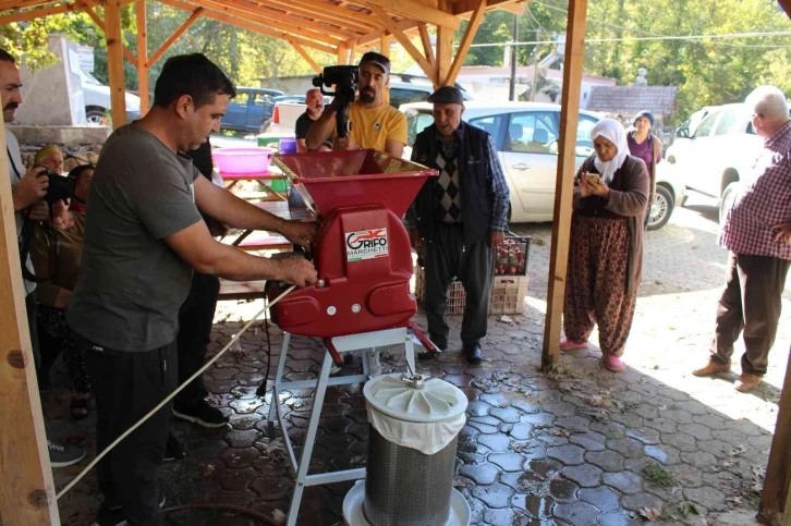 Büyükşehir makine hibeleriyle vatandaşın işini kolaylaştırıyor
