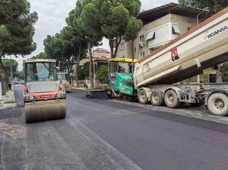 Büyükşehir, Nazilli’de yolları yeniliyor
