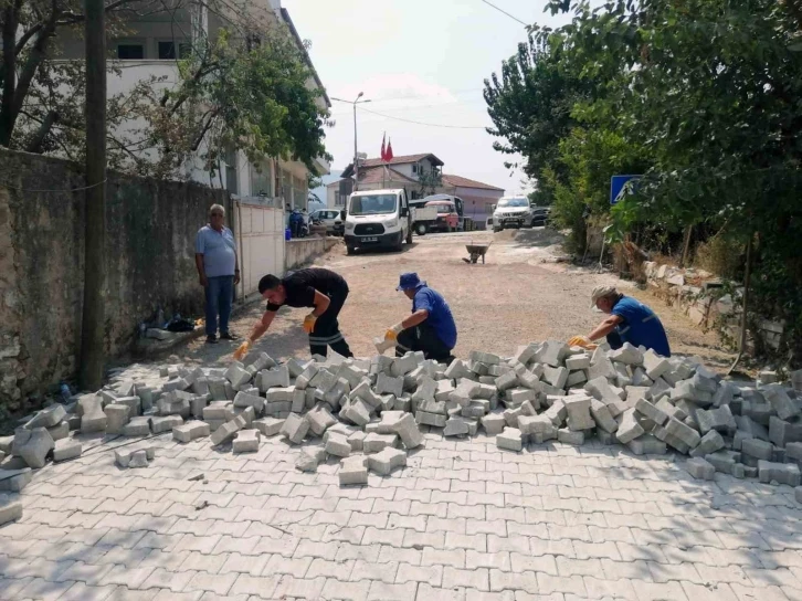 Büyükşehir parke kaplama çalışmalarına devam ediyor
