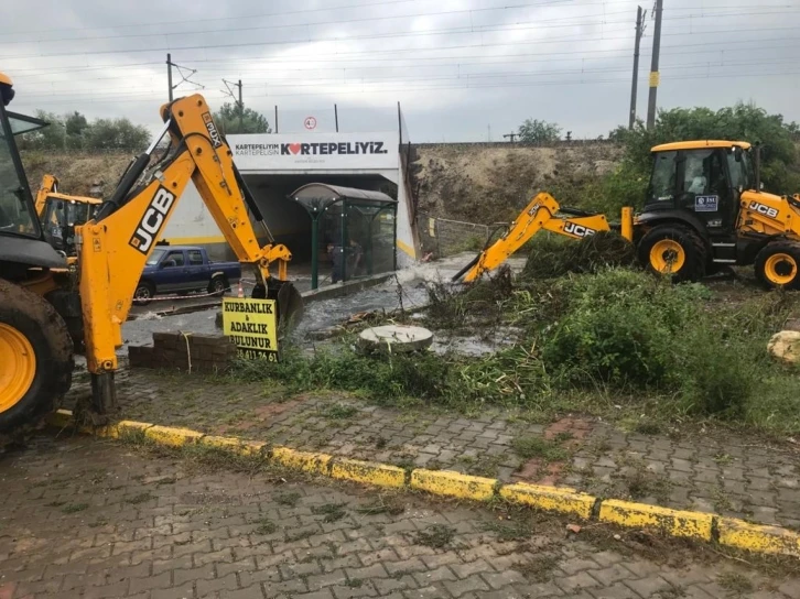 Büyükşehir tüm ekipleriyle görev başında
