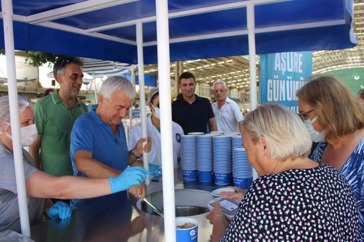 Büyükşehirden Finike, Kaş, Gazipaşa ve Kemer’de aşure dağıtımı
