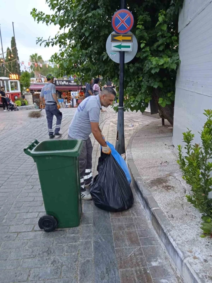 Büyükşehirden Kaleiçi temizliği
