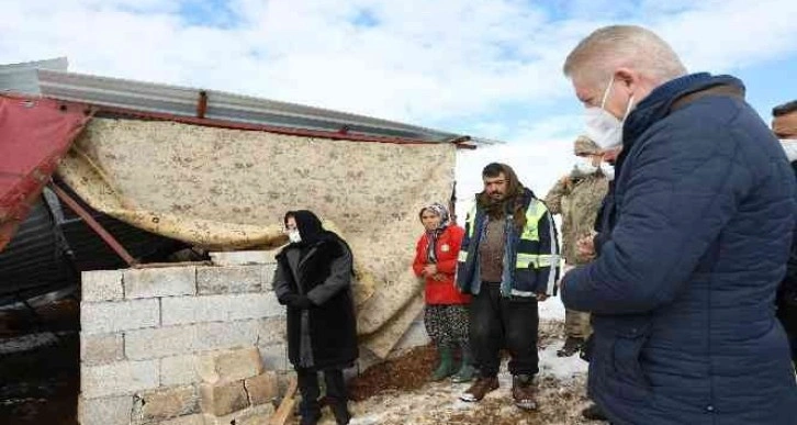 Büyükşehirden, kar yağışında mağdur olan çiftçilere destek