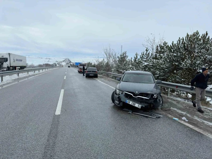 Buzlanan yollarda çok sayıda kaza meydana geldi
