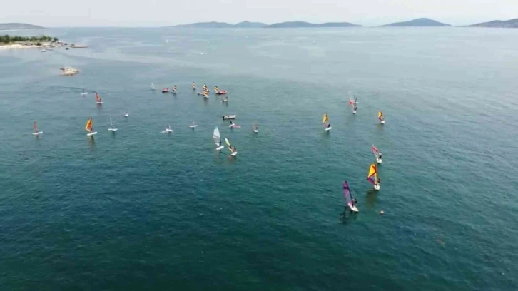 Caddebostan plajında denize giren vatandaş: "Benim için Bodrum da burası Yalıkavak da burası"
