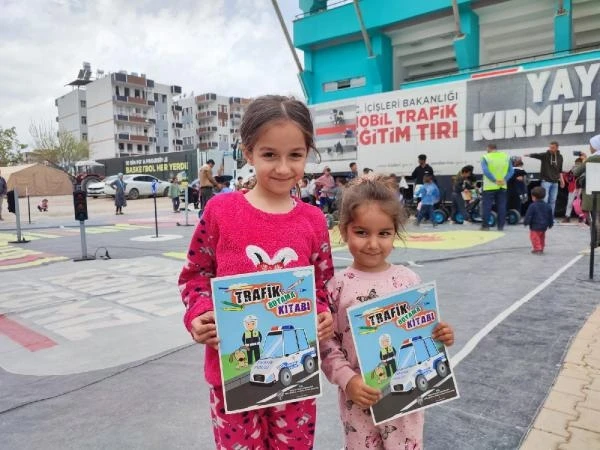 Çadır kentlerde yaşayan çocuklara mobil trafik eğitimi 