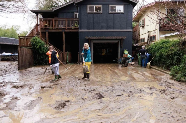 California’da şiddetli fırtınalar nedeniyle acil durum ilan edildi
