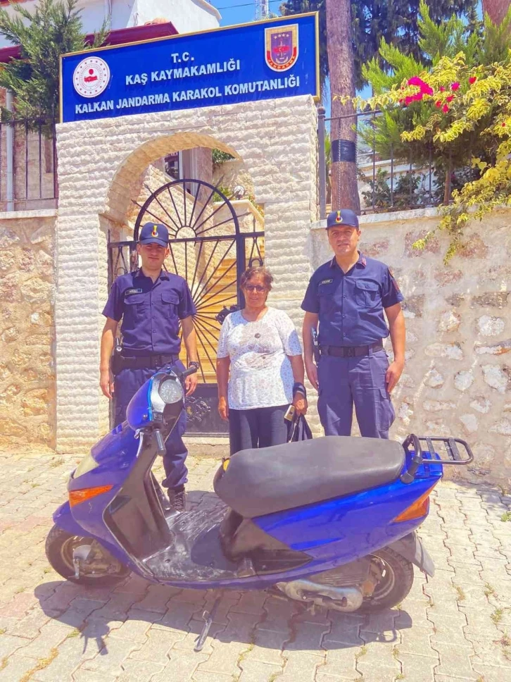 Çalınan motosiklet jandarmanın dikkatiyle bulundu
