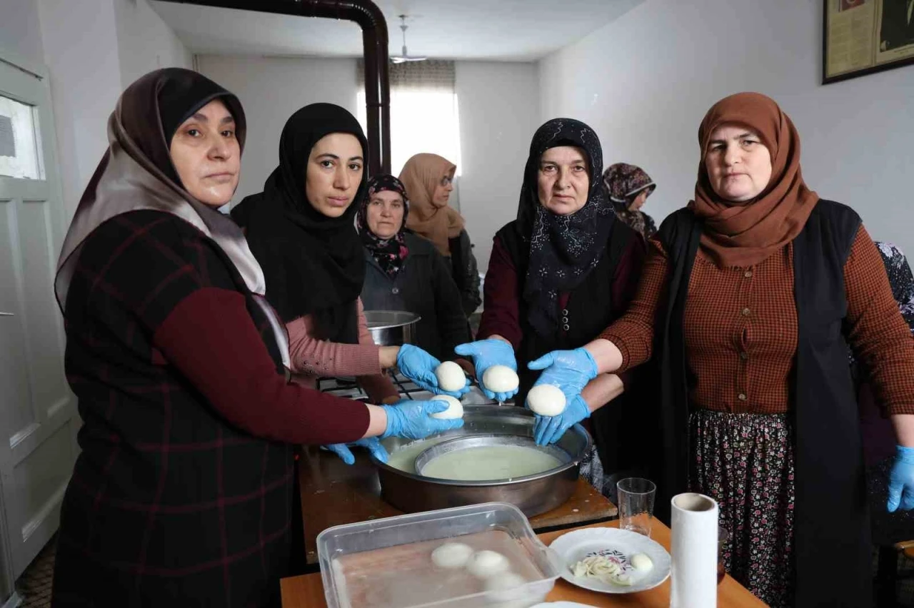 Çallı köyü kadınlarından dünyaca ünlü peynire yerli dokunuş
