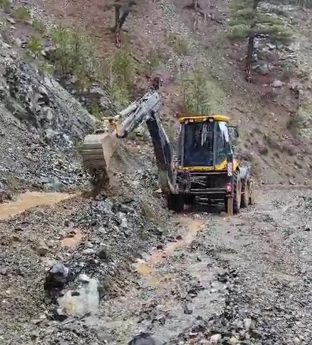 Çameli’nde aşırı yağışlarda bozulan yollar tekrar kullanıma açıldı
