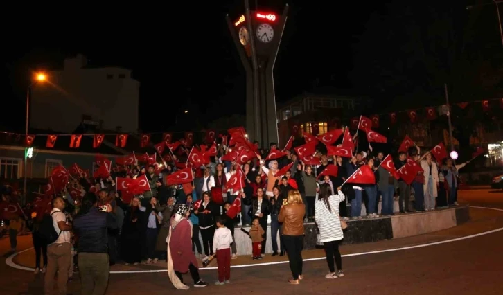 Çameli’nde Cumhuriyetin 100. yaşında fener alayı düzenlendi
