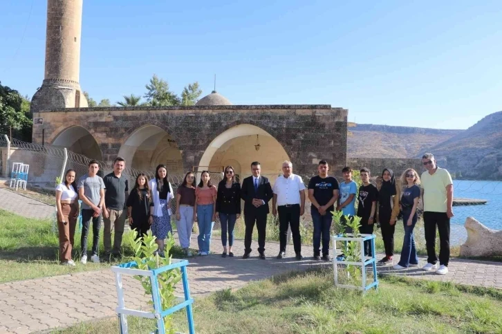 Çamelili öğrenciler, siyah güller şehri Halfeti’nin güzelliklerini yerine gördü
